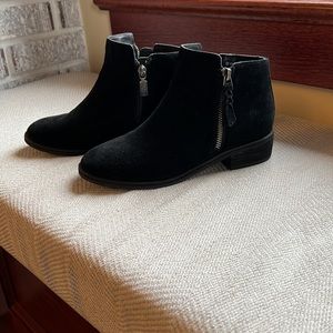 Black velvet booties worn once size 6 1/2